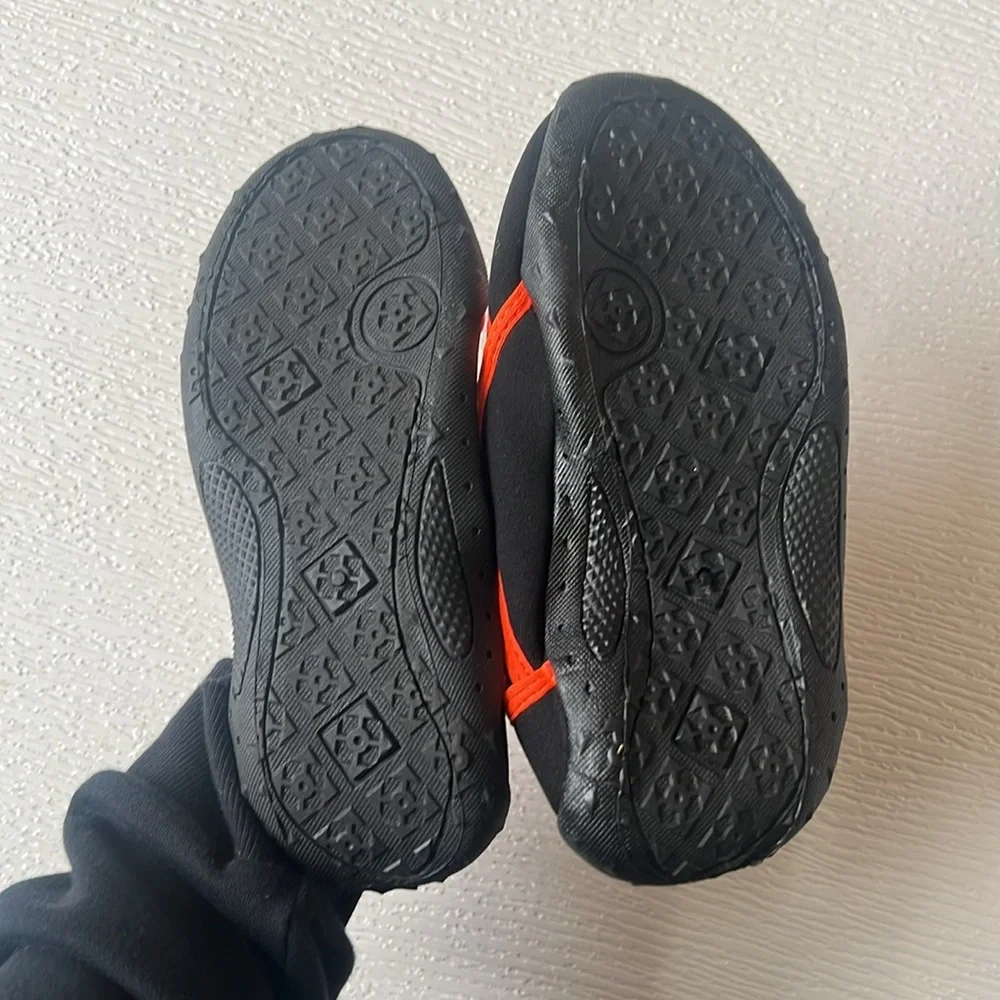 NWT Youth (Unisex) Walmart Water Shoes XL (4-5)